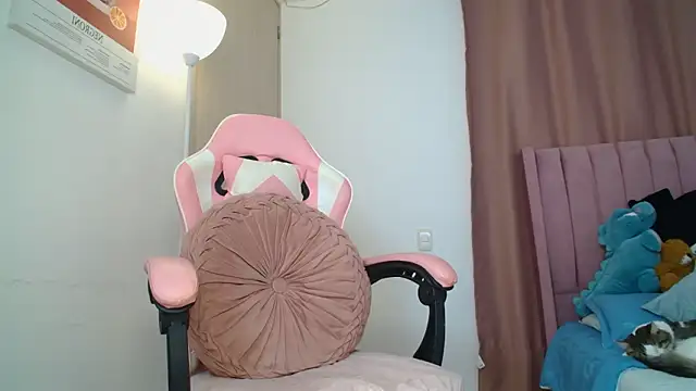 emmily forev3r online show from March 11, 7:08 pm