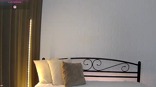 Snapshot of _RiverLov chatting on February 10, 4:28 pm RiverLov online show from February 10, 4:28 pm