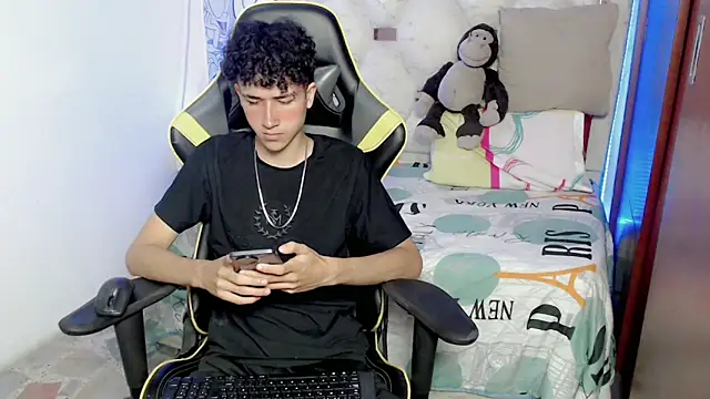 Snapshot of johnny_cagee chatting on November 20, 3:40 am johnny cagee online show from November 20, 3:40 am