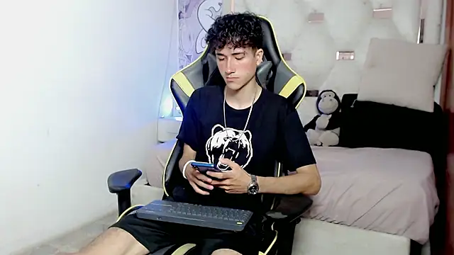 Snapshot of johnny_cagee chatting on January 14, 5:55 am johnny cagee online show from January 14, 5:55 am