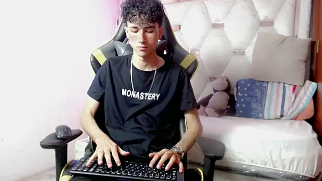 Snapshot of johnny_cagee chatting on December 20, 3:53 am johnny cagee online show from December 20, 3:53 am