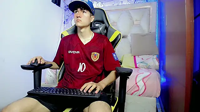 Snapshot of johnny_cagee chatting on November 26, 4:23 am johnny cagee online show from November 26, 4:23 am