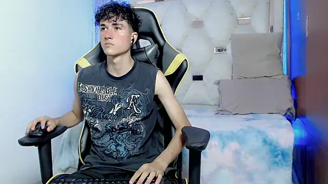 Snapshot of johnny_cagee chatting on October 27, 5:08 am johnny cagee online show from October 27, 5:08 am