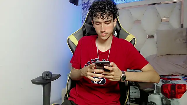 Snapshot of johnny_cagee chatting on October 2, 4:27 am johnny cagee online show from October 2, 4:27 am