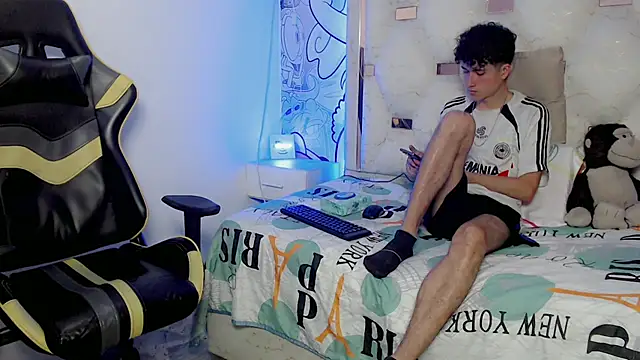 Snapshot of johnny_cagee chatting on November 17, 5:33 am johnny cagee online show from November 17, 5:33 am