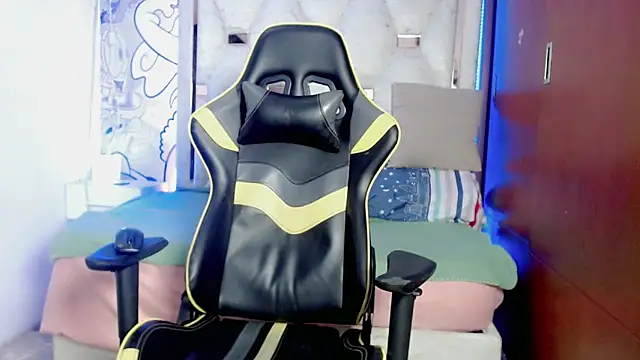 Snapshot of johnny_cagee chatting on December 15, 3:34 am johnny cagee online show from December 15, 3:34 am