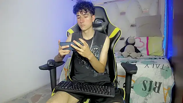 Snapshot of johnny_cagee chatting on November 24, 5:40 am johnny cagee online show from November 24, 5:40 am