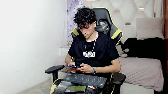 Snapshot of johnny_cagee chatting on January 10, 4:19 am johnny cagee online show from January 10, 4:19 am