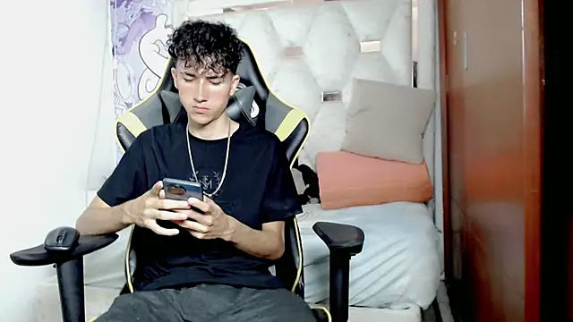 Snapshot of johnny_cagee chatting on December 1, 3:40 am johnny cagee online show from December 1, 3:40 am