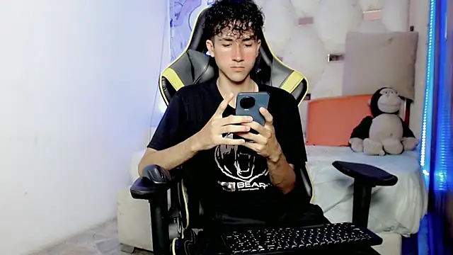 Snapshot of johnny_cagee chatting on November 29, 4:01 am johnny cagee online show from November 29, 4:01 am