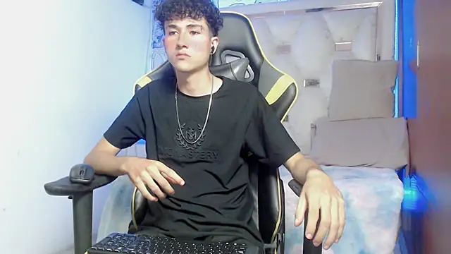 Snapshot of johnny_cagee chatting on November 8, 6:17 am johnny cagee online show from November 8, 6:17 am