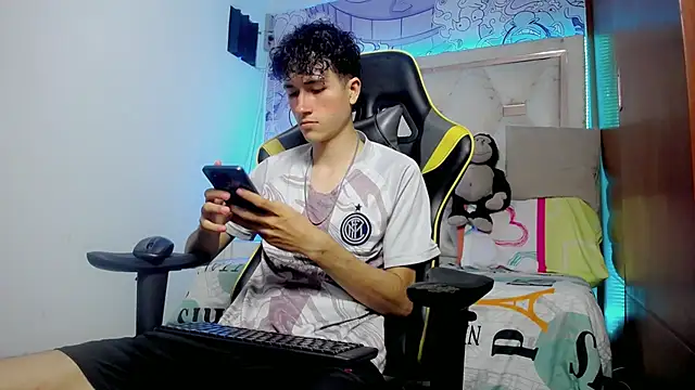 Snapshot of johnny_cagee chatting on November 23, 5:06 am johnny cagee online show from November 23, 5:06 am