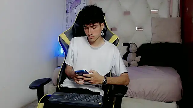 Snapshot of johnny_cagee chatting on January 15, 3:54 am johnny cagee online show from January 15, 3:54 am