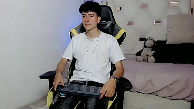 Snapshot of johnny_cagee chatting on January 8, 6:52 am johnny cagee online show from January 8, 6:52 am