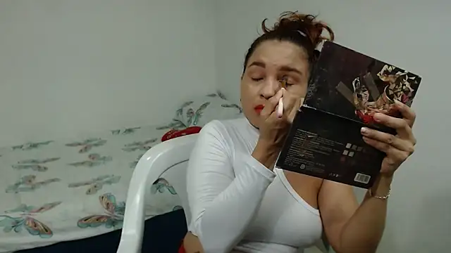 Snapshot of Agatha_browser chatting on September 18, 9:34 am Agatha browser online show from September 18, 9:34 am