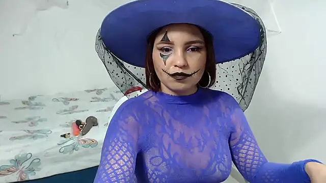 Snapshot of Agatha_browser chatting on October 31, 2:13 pm Agatha browser online show from October 31, 2:13 pm