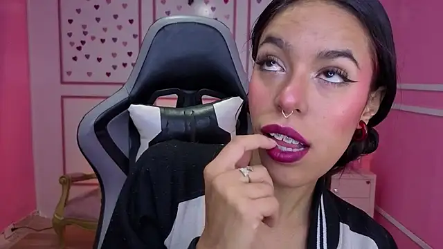 Snapshot of stephania_t chatting on November 12, 11:47 am stephania t online show from November 12, 11:47 am