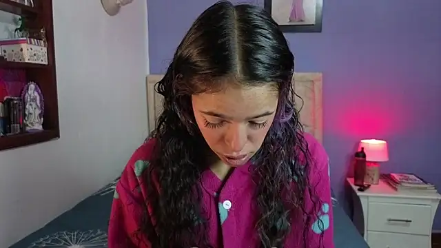 stephania t online show from April 7, 3:14 pm