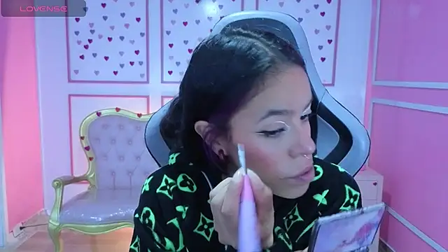 Snapshot of stephania_t chatting on November 6, 11:47 am stephania t online show from November 6, 11:47 am