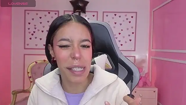 Snapshot of stephania_t chatting on November 15, 12:42 pm stephania t online show from November 15, 12:42 pm