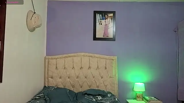 stephania t online show from April 14, 3:50 pm