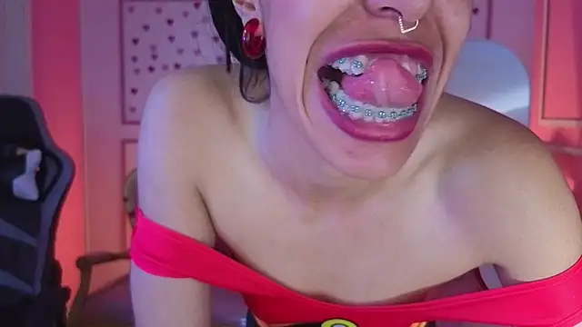 stephania t online show from October 4, 2:40 pm