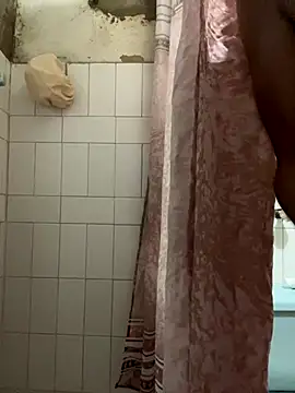 Snapshot of stephania_t chatting on November 3, 8:01 pm stephania t online show from November 3, 8:01 pm