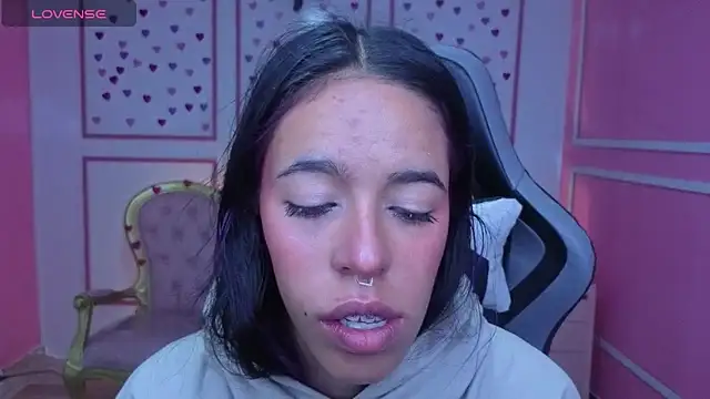 Snapshot of stephania_t chatting on November 1, 12:43 pm stephania t online show from November 1, 12:43 pm