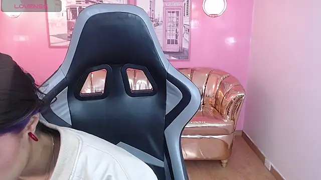 Snapshot of stephania_t chatting on December 4, 12:48 pm stephania t online show from December 4, 12:48 pm