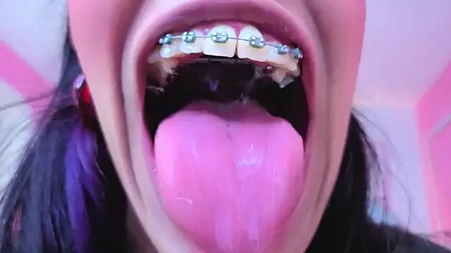 stephania t online show from December 20, 11:57 am