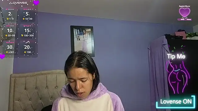 Snapshot of stephania_t chatting on July 6, 2:35 pm stephania t online show from July 6, 2:35 pm