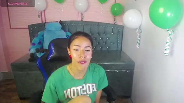 Snapshot of stephania_t chatting on March 15, 1:51 pm stephania t online show from March 15, 1:51 pm