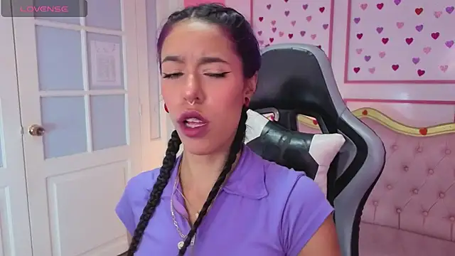 Snapshot of stephania_t chatting on December 5, 12:37 pm stephania t online show from December 5, 12:37 pm