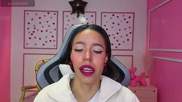 Snapshot of stephania_t chatting on November 22, 12:37 pm stephania t online show from November 22, 12:37 pm