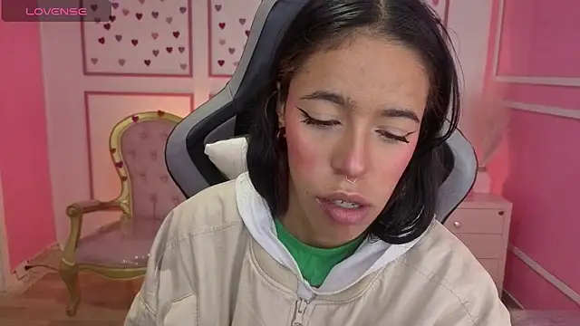 Snapshot of stephania_t chatting on November 25, 12:27 pm stephania t online show from November 25, 12:27 pm