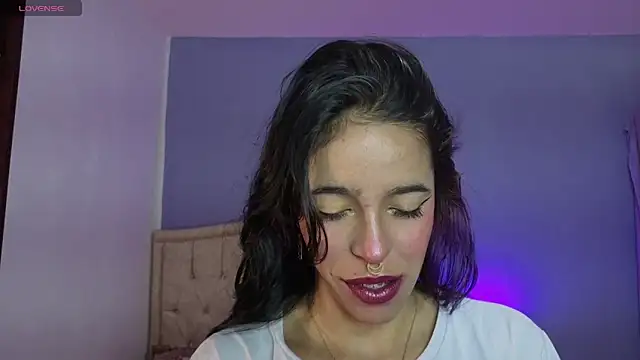 stephania t online show from May 6, 4:00 pm