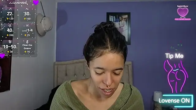Snapshot of stephania_t chatting on June 2, 3:23 pm stephania t online show from June 2, 3:23 pm