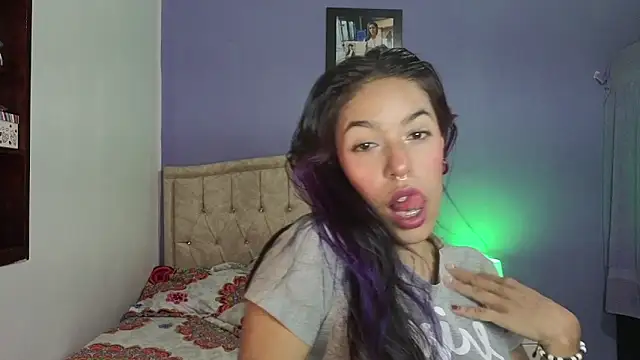 stephania t online show from April 22, 3:30 pm