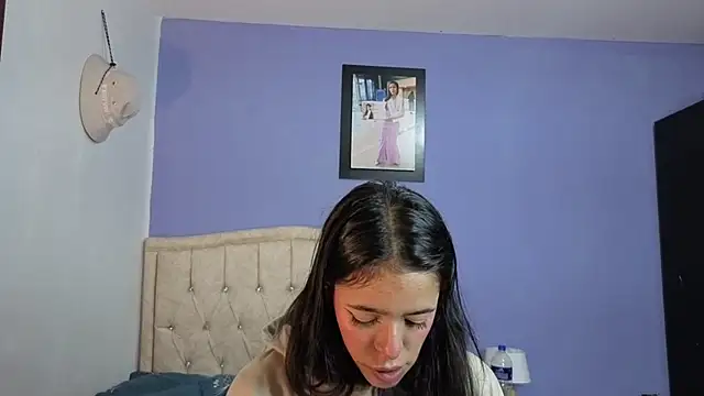 stephania t online show from March 30, 1:51 am