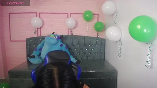 Snapshot of stephania_t chatting on March 17, 10:49 am stephania t online show from March 17, 10:49 am