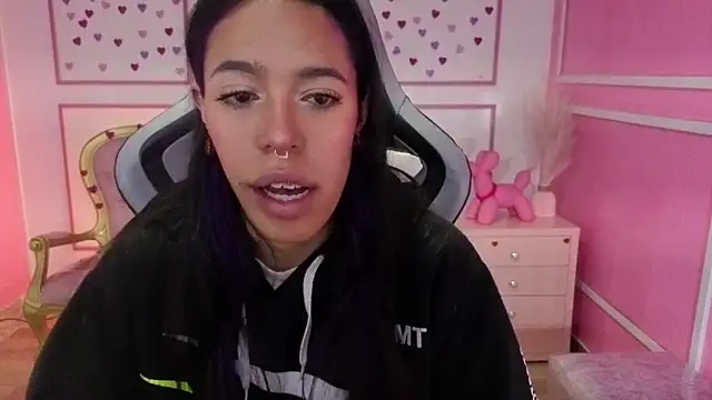 Snapshot of stephania_t chatting on November 29, 11:43 am stephania t online show from November 29, 11:43 am