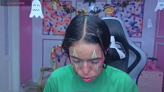 Snapshot of stephania_t chatting on October 31, 12:46 pm stephania t online show from October 31, 12:46 pm