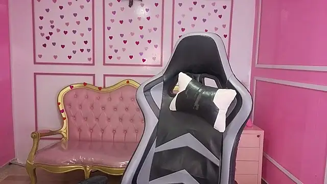 Snapshot of stephania_t chatting on November 10, 12:32 pm stephania t online show from November 10, 12:32 pm