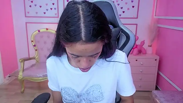 Snapshot of stephania_t chatting on December 16, 11:47 am stephania t online show from December 16, 11:47 am