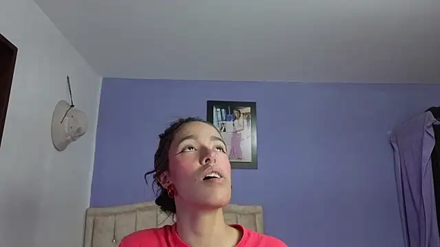 stephania t online show from March 25, 5:01 pm