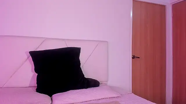 julz 03 online show from October 18, 7:38 pm