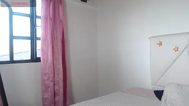 Snapshot of julz_03 chatting on November 11, 12:00 pm julz 03 online show from November 11, 12:00 pm