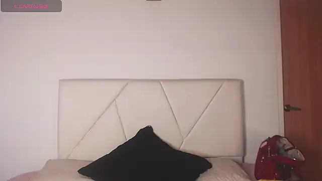 Snapshot of julz_03 chatting on November 12, 11:52 pm julz 03 online show from November 12, 11:52 pm