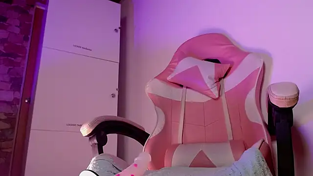 julz 03 online show from March 20, 8:48 am