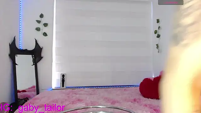 Snapshot of Gaby_Tailor chatting on September 28, 10:06 pm Gaby Tailor online show from September 28, 10:06 pm